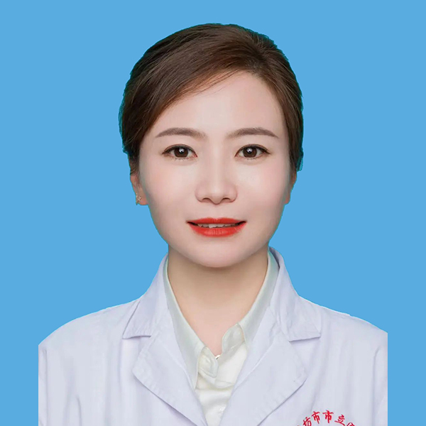 李雯.jpg